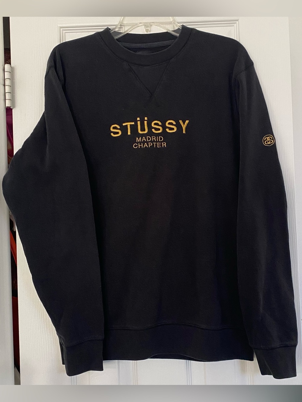 Stüssy Madrid Chapter Crewneck Sweatshirt Black-Gold Embroidered Lettering Sz M